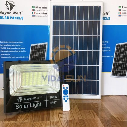 Đèn pha LED năng lượng mặt trời